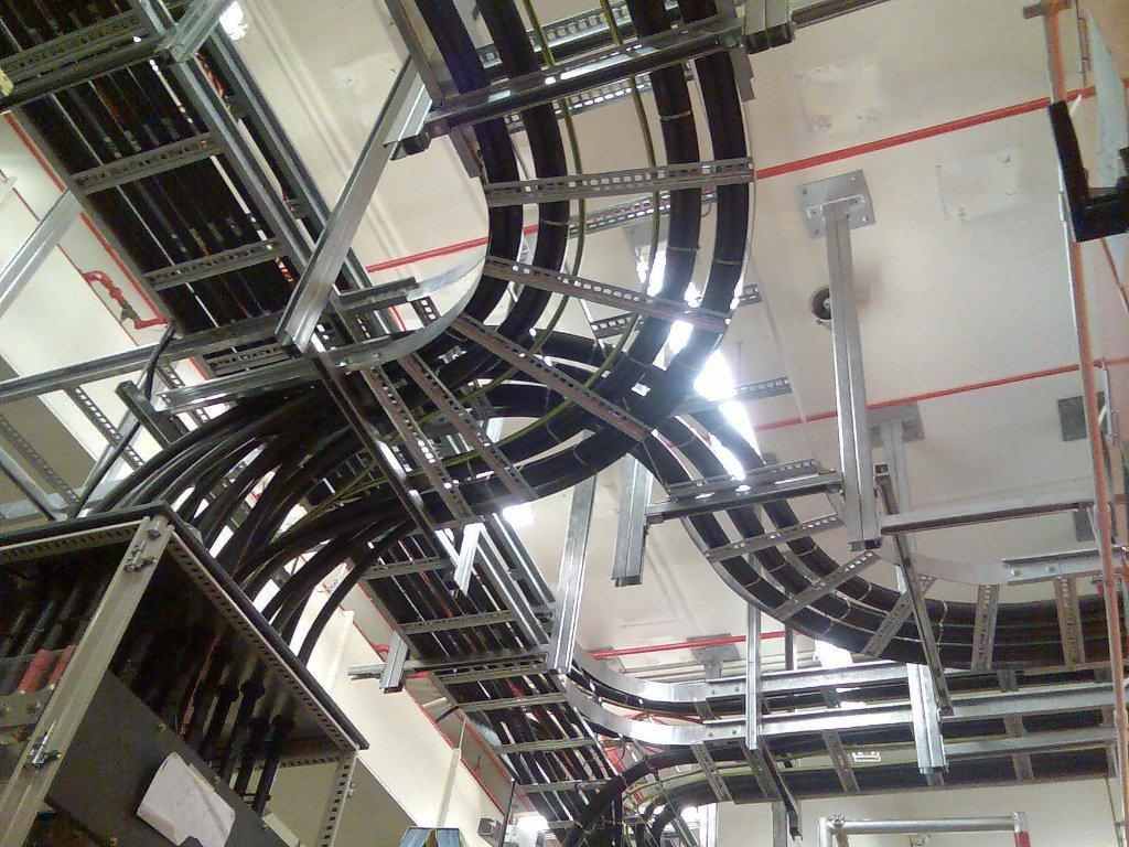curved_cable_tray_instalation